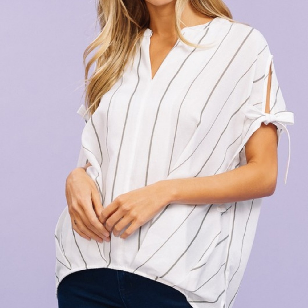 ❗️One Left❗️NWT Stripe cold shoulder sleeves - Picture 3 of 8